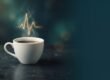 Kaffee bei Vorhofflimmern: Kaffeetasse, deren Dampf eine Herzrhythmus-Kurve bildet